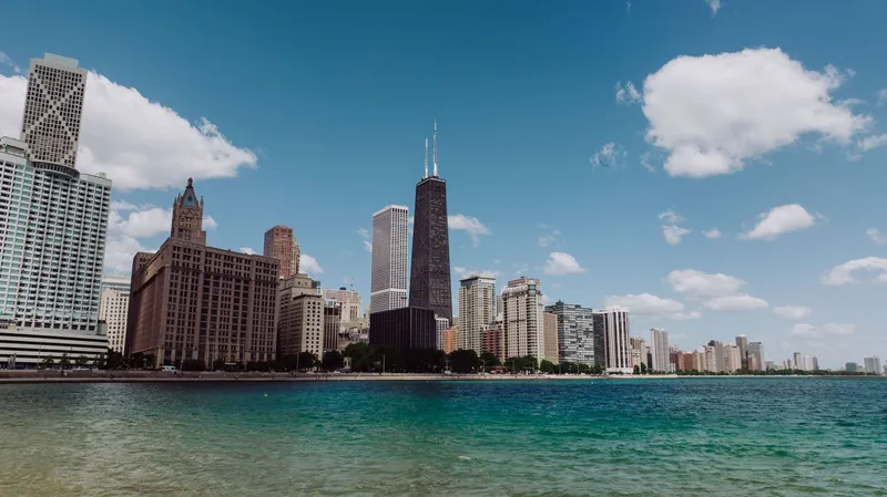 Chicago: Stunning view of Chicago's skyline with Lake Michigan on a clear day featuring iconic skyscrapers.