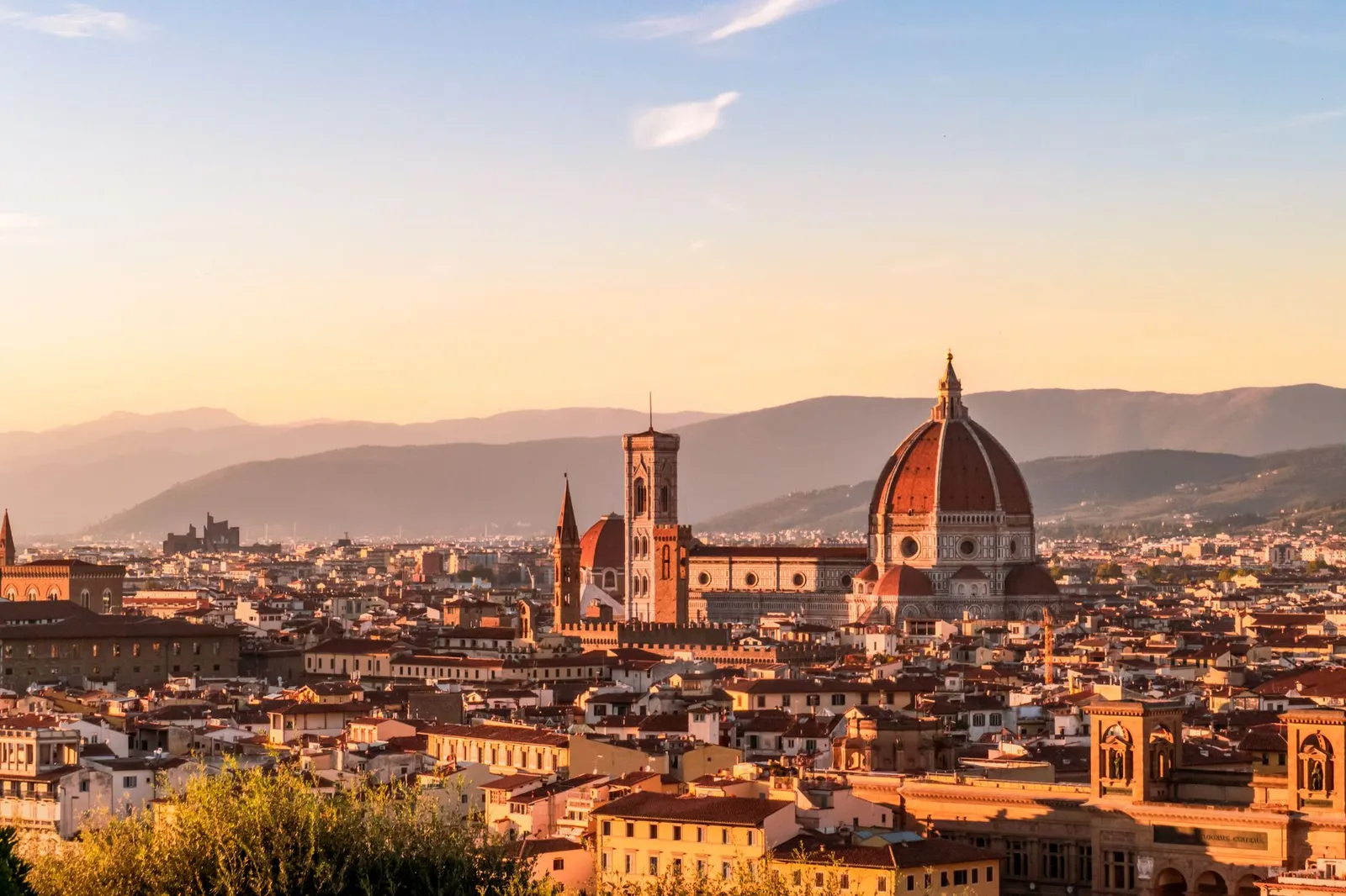 Florence & Tuscany: Captivating sunset over Florence, showcasing the iconic Duomo and Tuscan skyline.