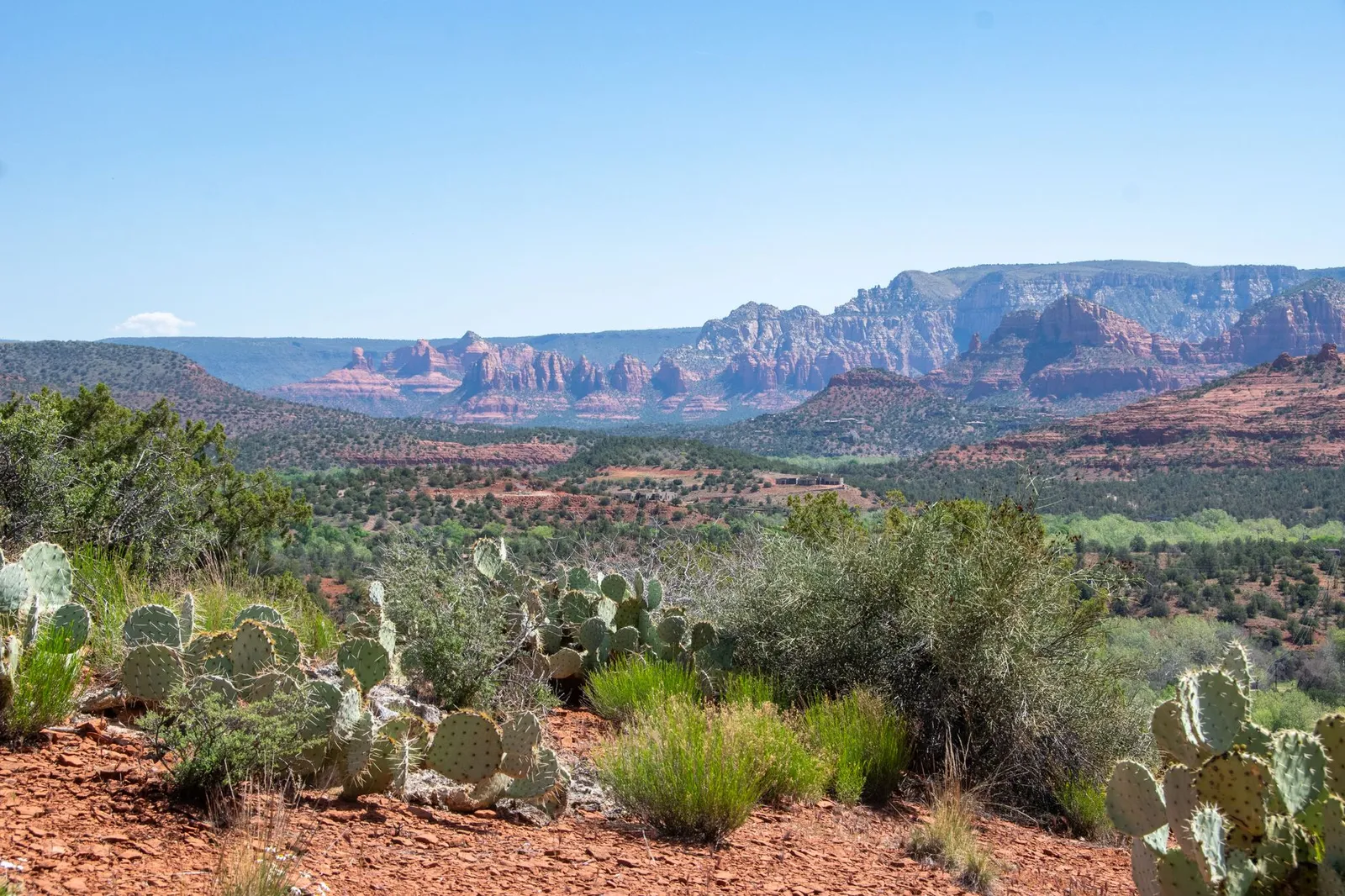 Sedona: Captivating landscape of red rock formations in Sedona, Arizona.